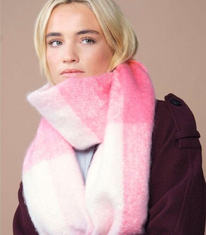 Fluffy Check Scarf Thumbnail